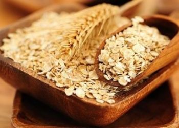 Oatmeal beauty recipes – mask, face scrub, dry shampoo and body scrub