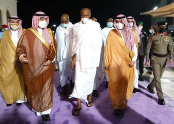 Buhari in Saudi Arabia, prays for lasting peace in Nigeria