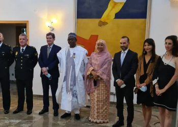 Spanish govt honours ex-NIS boss, Babandede