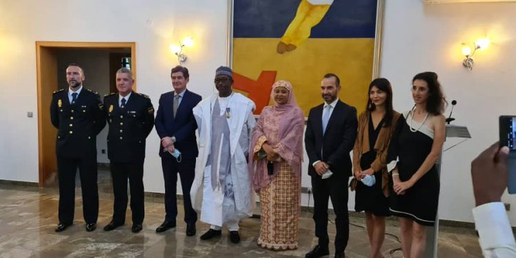 Spanish govt honours ex-NIS boss, Babandede
