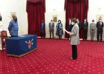 Kenyatta receives credentials from 6 new envoys