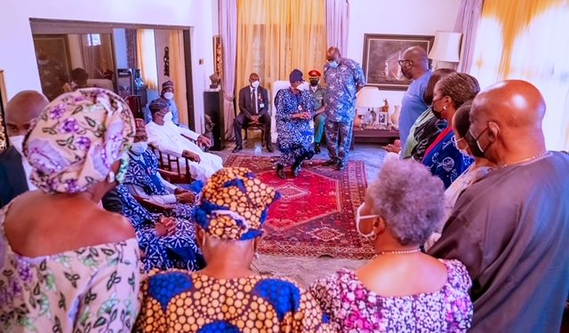 Buhari condoles with the Shonekans in Lagos