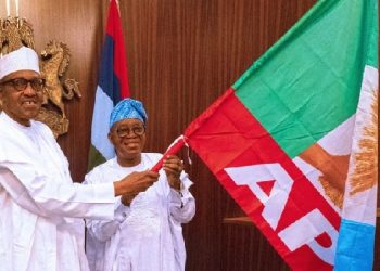 Osun gubernatorial poll: Buhari presents APC flag to Oyetola, lauds his tireless service to people
