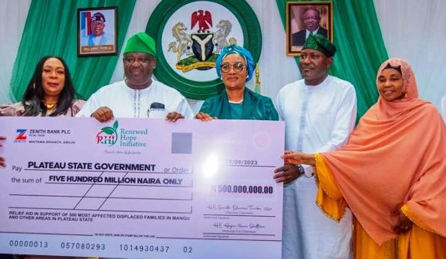 First Lady Oluremi Tinubu disburses N500 million to displaced families in Plateau, calls for peace, tolerance